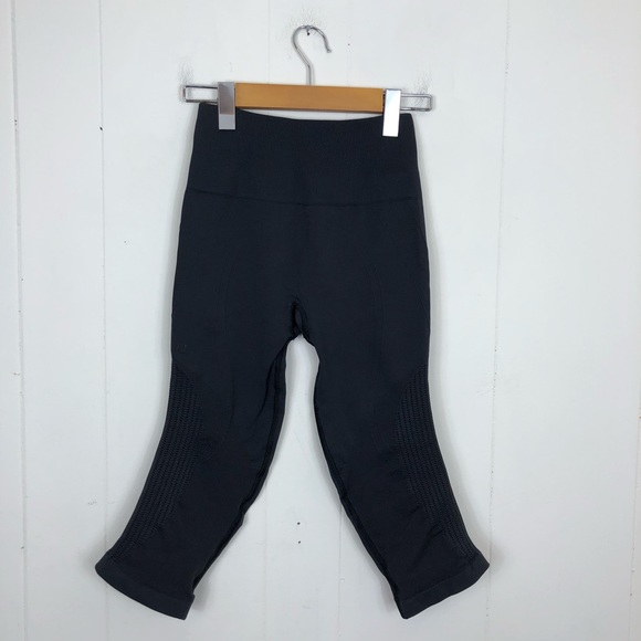Lululemon In The Flow Crop II Compression Capris - Picture 7 of 9